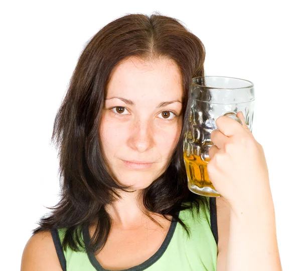 Kvinna med öl — Stockfoto