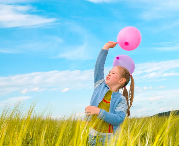 Mädchen mit einem Ballon — Stockfoto