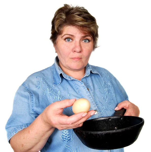 Frau bereitet Essen zu — Stockfoto