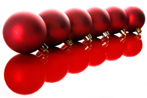 Bolas de Natal vermelho com reflexos iso — Fotografia de Stock