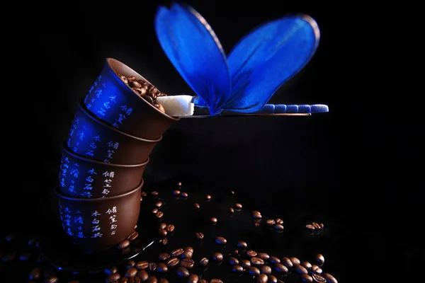 Equilibrio - tazas con granos de café, azúcar — Foto de Stock