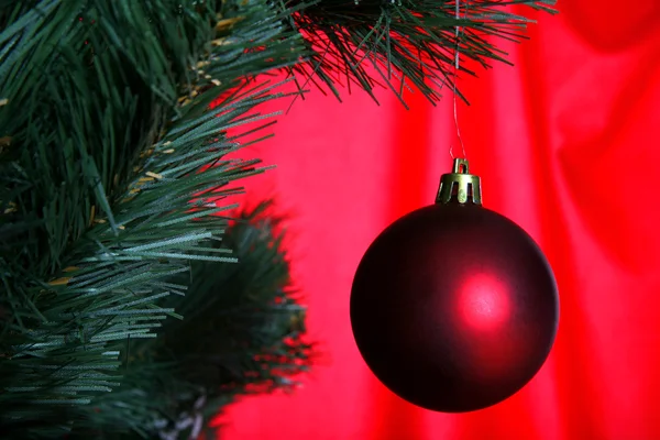 Christmas tree with ball against red bac — Stock Photo, Image