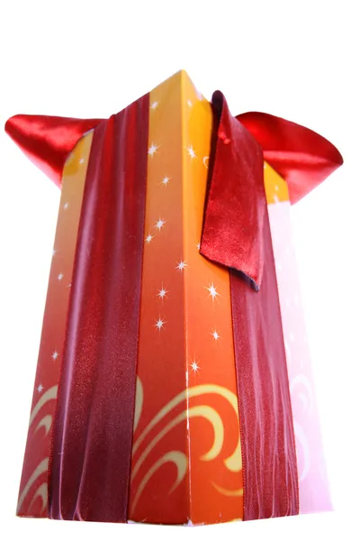 Caja de regalo con cinta roja y arco aislado — Foto de Stock