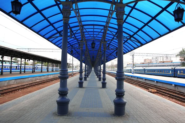 Retro tarzı modern tren istasyonu — Stok fotoğraf