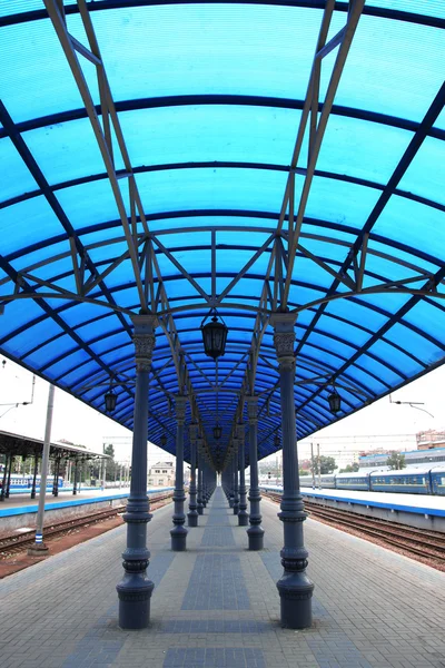 Estação ferroviária moderna em estilo retro — Fotografia de Stock