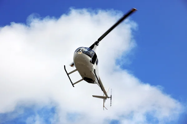 Flying rescue helikopter — Stockfoto