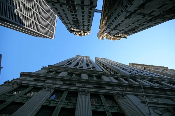 Arranha-céus clássico de Nova Iorque em Manhattan — Fotografia de Stock