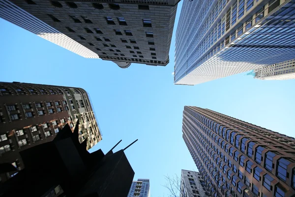 Arranha-céus clássico de Nova Iorque em Manhattan — Fotografia de Stock