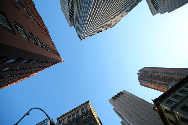 นิวยอร์กคลาสสิก ตึกระฟ้าในแมนฮัต — ภาพถ่ายสต็อก