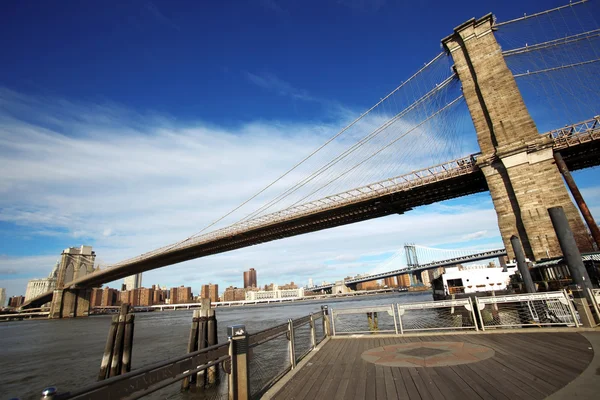 Clásica NY - vista al puente de Brooklyn a —  Fotos de Stock