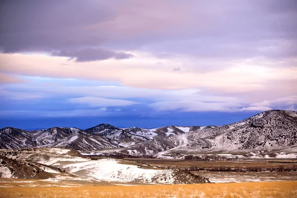 Winterseizoen in landelijk gebied van montana — Stockfoto