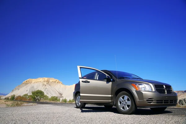 Car at road in desert near rock, Utach, — Stock Photo, Image