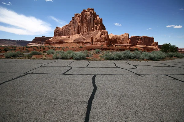 Δρόμο στην έρημο, καμάρες Εθνικό Πάρκο — Φωτογραφία Αρχείου