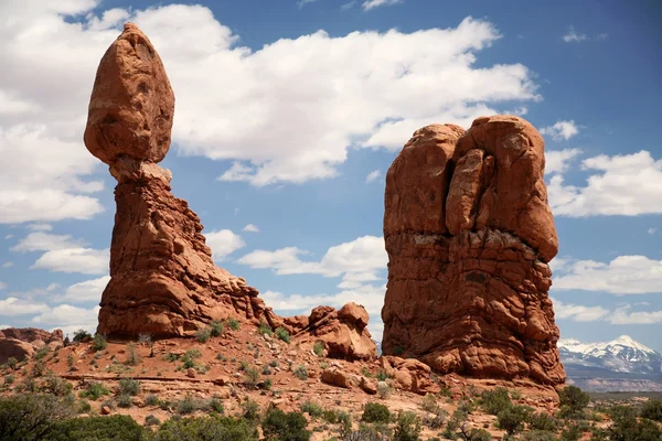Evenwichtige rots, in u het arches national park — Stockfoto