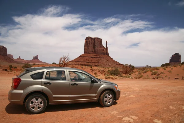 Car in Monument Valley Navajo Tribal Par — Stock Photo, Image