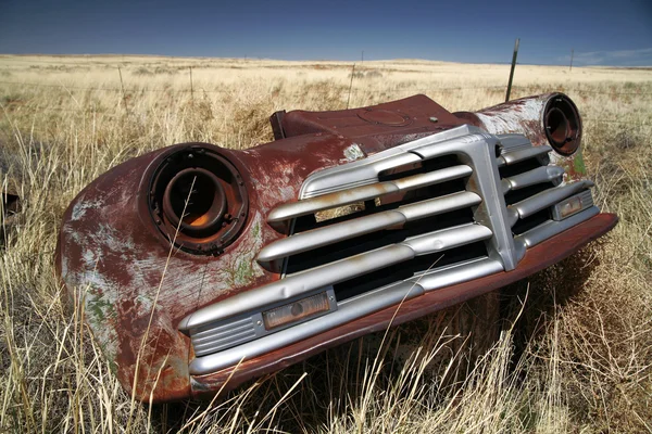 Антикварный американский автомобиль на открытом воздухе — стоковое фото