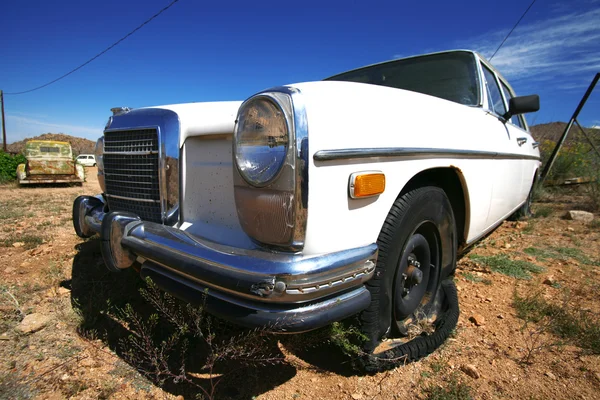 Retro Amerikaanse auto in de woestijn, arizona ar — Stockfoto