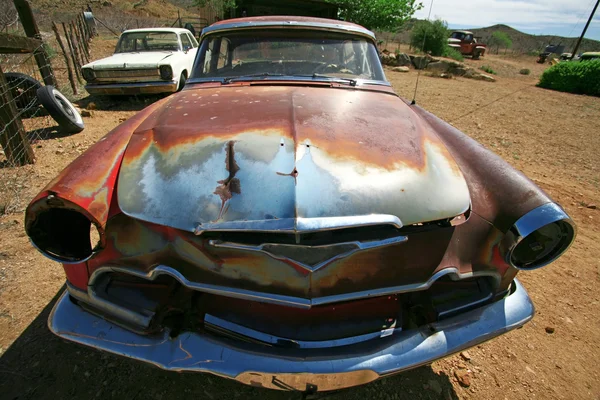 Classic antique american cars in desert — Stock Photo, Image