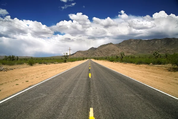 Straße durch Wüste, USA, arizona — Stockfoto