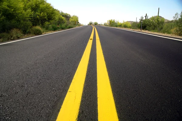 Carretera en EE.UU. - área de Arizona a través de deser —  Fotos de Stock