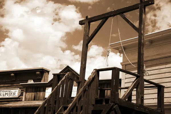 Vintage usa galgen i vilda västern在狂野的西部的复古美国绞刑架。 — Stockfoto