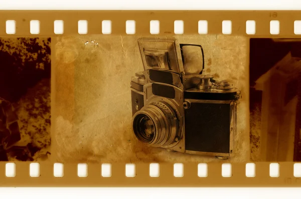 Old 35mm frame vs retro camera Exacta — Stock Photo, Image