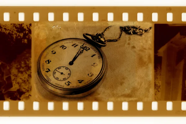 ビンテージ時計と古い 35 ミリメートル フレーム写真 — ストック写真