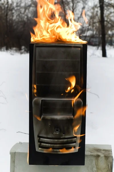 Computador em chamas — Fotografia de Stock