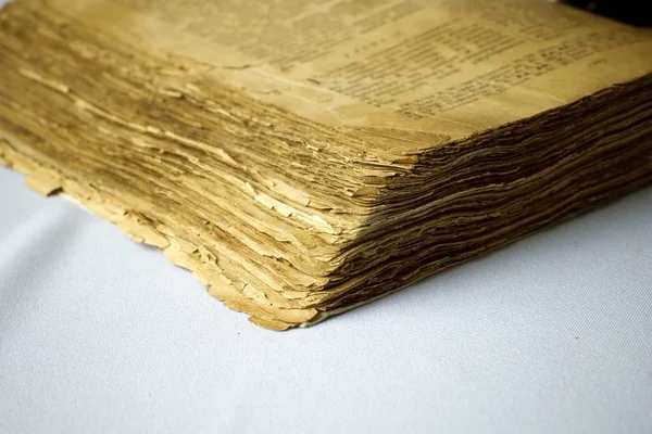 Крупный план старой книги — стоковое фото
