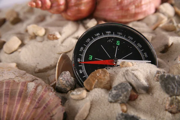 Compass with stones and mussels — Stock Photo, Image