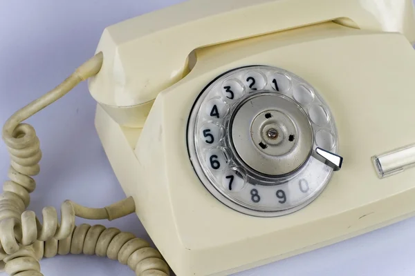 Telefone retro amarelo isolado em um branco — Fotografia de Stock