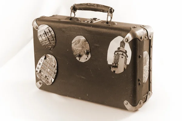 Oud bruin koffer voor reizen — Stockfoto