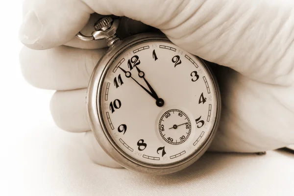 Horloge vintage à la main — Photo
