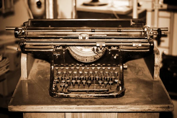 Стара друкарська машинка — стокове фото