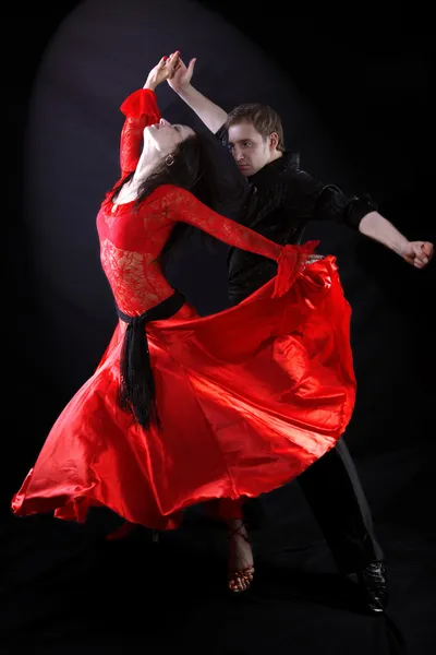 Danseurs sur fond noir — Photo