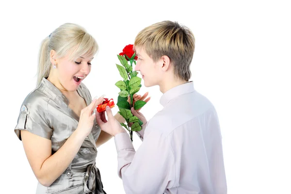 Par med present och blommor — Stockfoto
