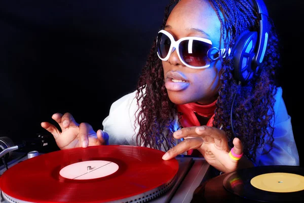 Cool afro-americano DJ em ação — Fotografia de Stock