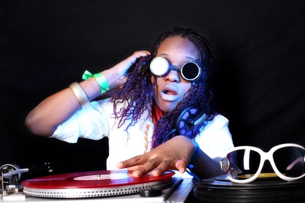 Cooler afroamerikanischer DJ in Aktion — Stockfoto