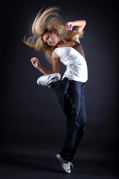 Vrouw moderne danser — Stockfoto
