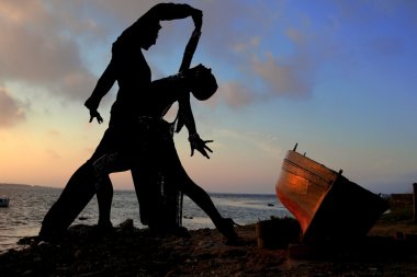 Couple dancers at sea clipart