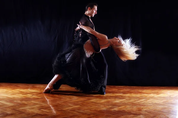 Two dancers in ballroom — Stock Photo, Image