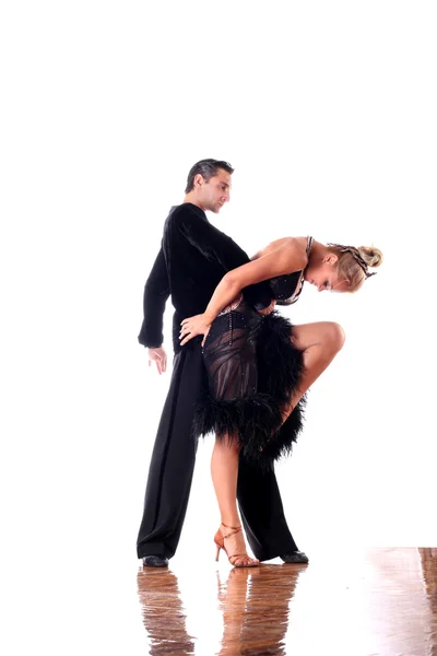 Dançarinos no salão de baile contra branco — Fotografia de Stock