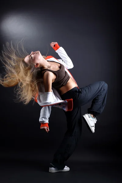 Kadın modern dansçı — Stok fotoğraf