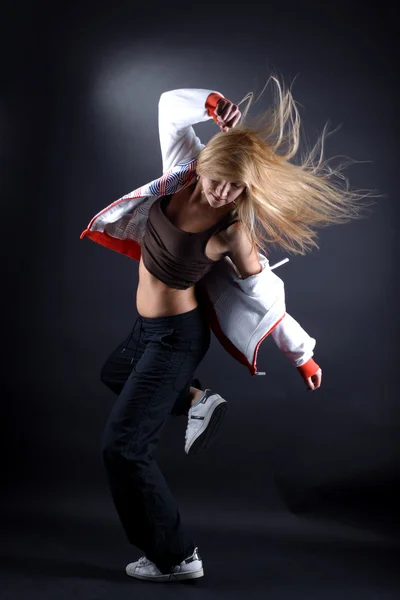 Kobieta nowoczesne tancerz — Zdjęcie stockowe