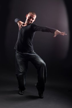 adam serin modern dansçı