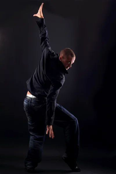 Fajny człowiek nowoczesny tancerz — Zdjęcie stockowe
