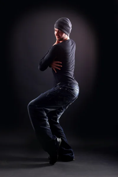 Cool adam modern dansçı siyah karşı — Stok fotoğraf