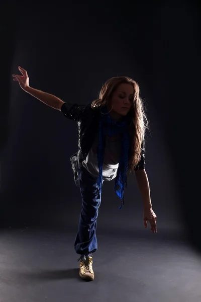 Modern kvinna dansare — Stockfoto