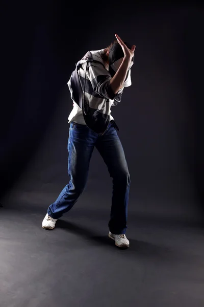 Moderner Mann tanzt gegen — Stockfoto