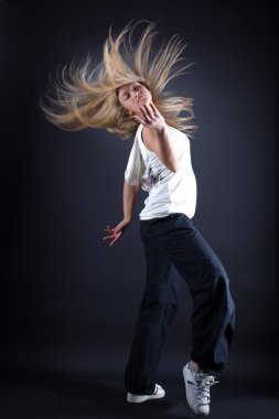 genç kadın modern dansçı eylem